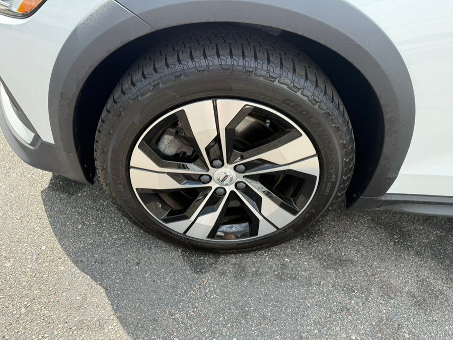 Used 2022 Volvo V60 T5 Cross Country AWD/4WD image 4