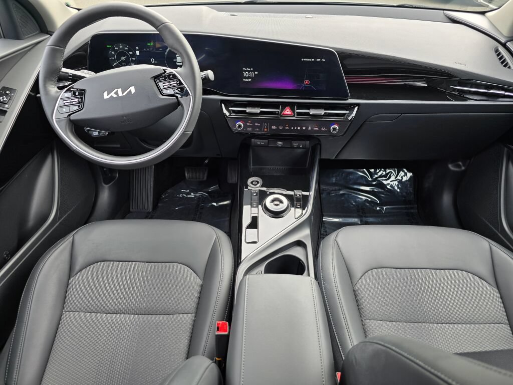 Certified 2024 Kia Niro Wind w/ Wind Preserve Package FWD image 9