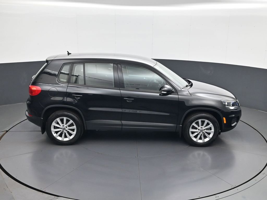 Used 2017 Volkswagen Tiguan Limited w/ Alloy Wheels Package image 16