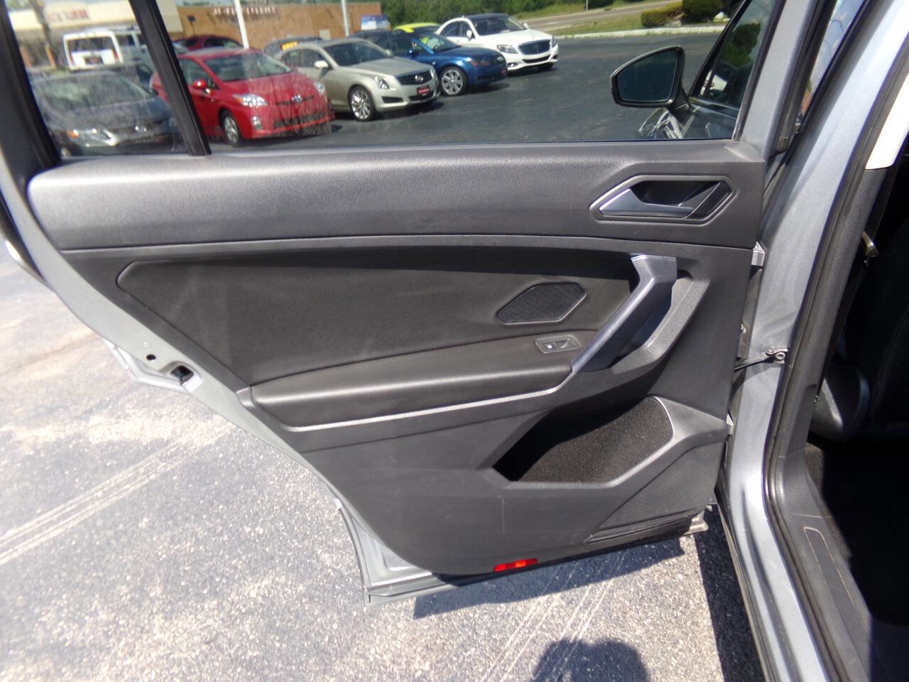 Used 2021 Volkswagen Tiguan SE image 20