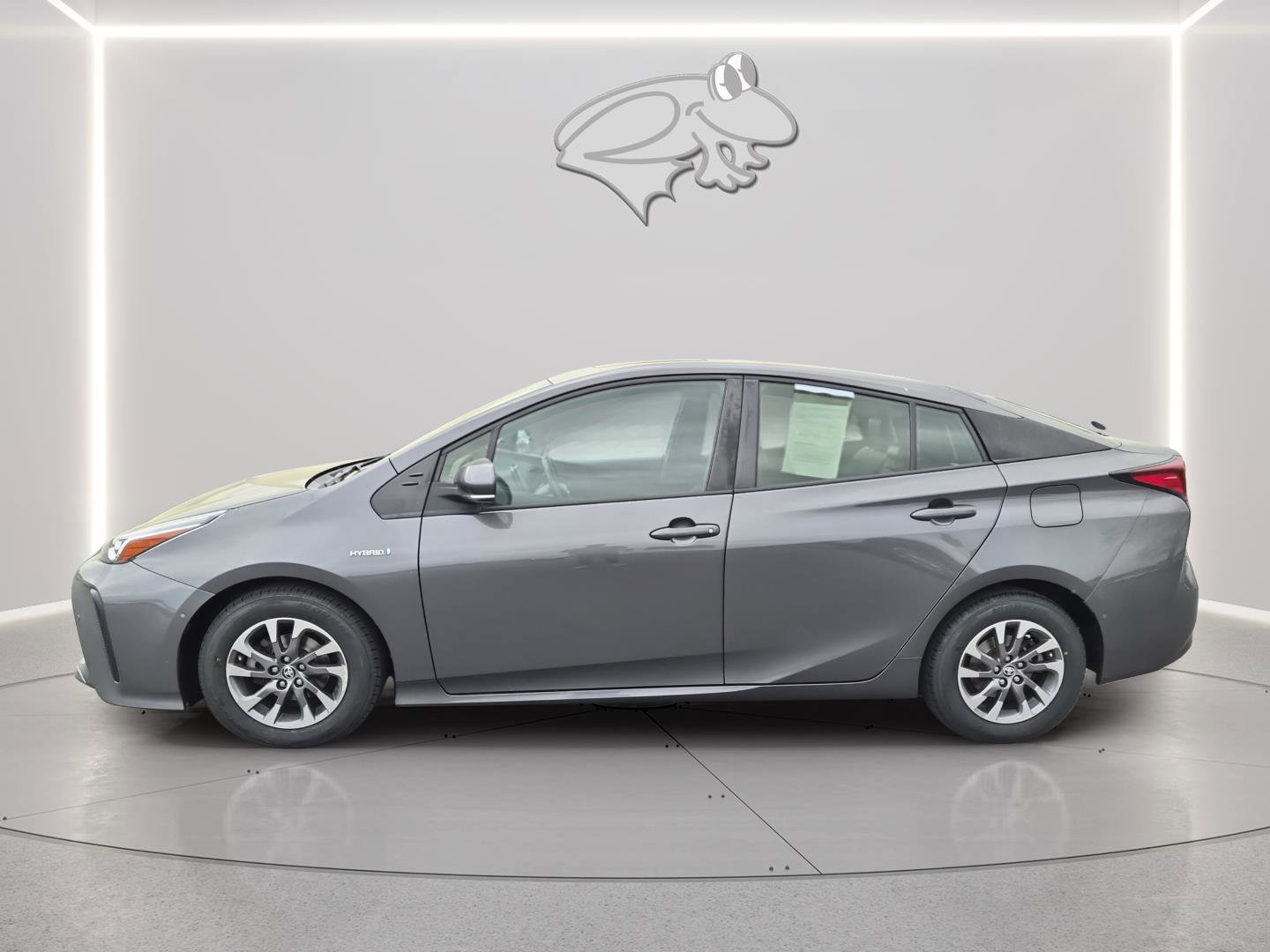 Used 2021 Toyota Prius Limited w/ Premium Convenience Package FWD image 3