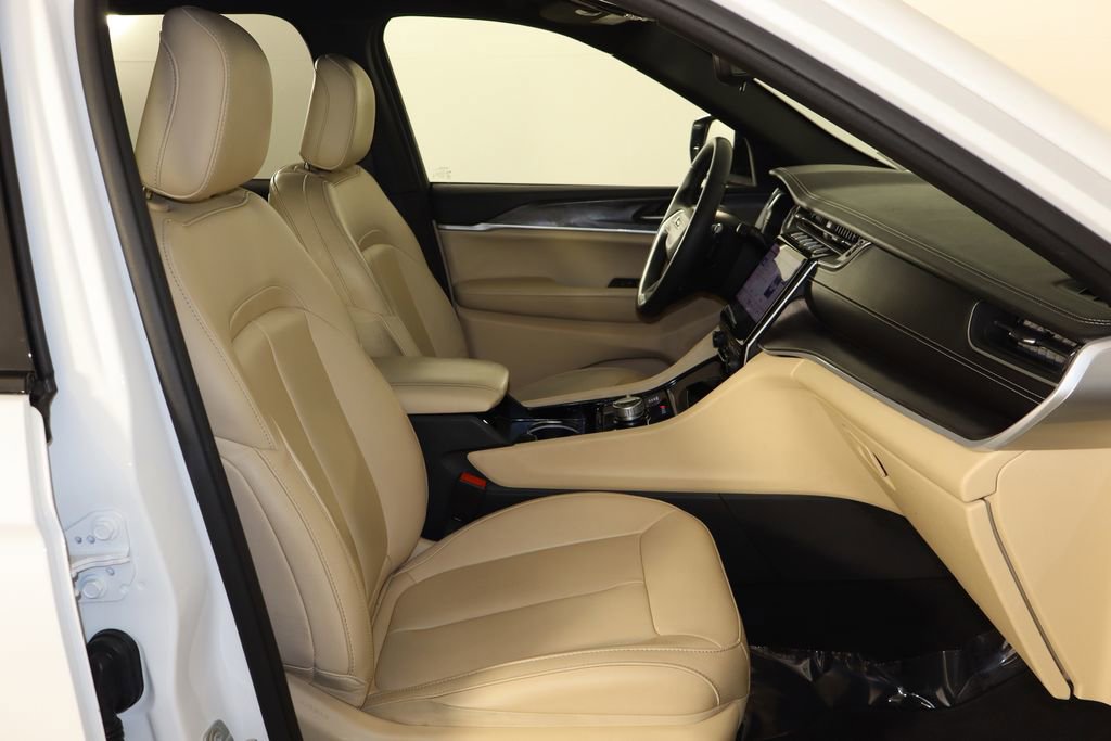 Used 2023 Jeep Grand Cherokee Limited image 16