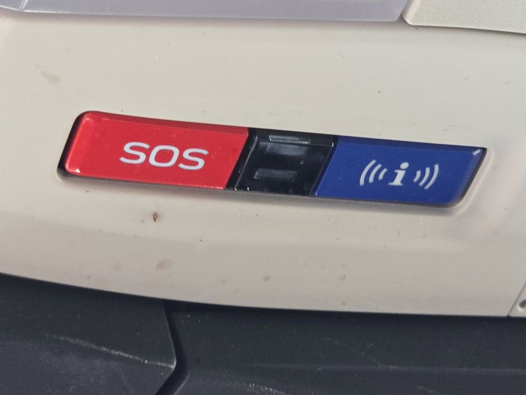 Used 2022 Subaru Ascent Limited w/ Technology Package image 9