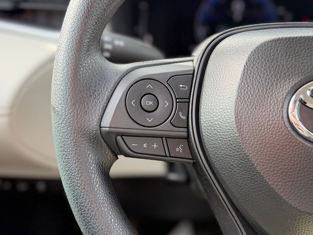 Used 2026 Toyota Corolla Cross L image 10