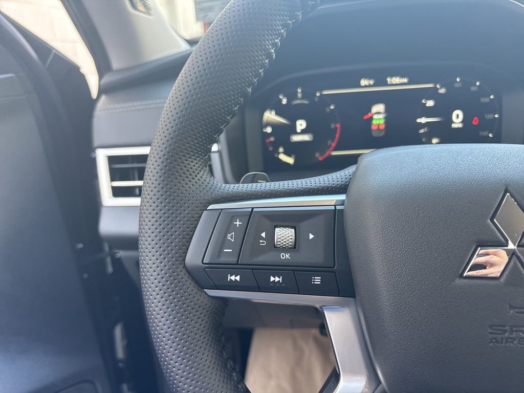 New 2026 Mitsubishi Outlander FWD image 17