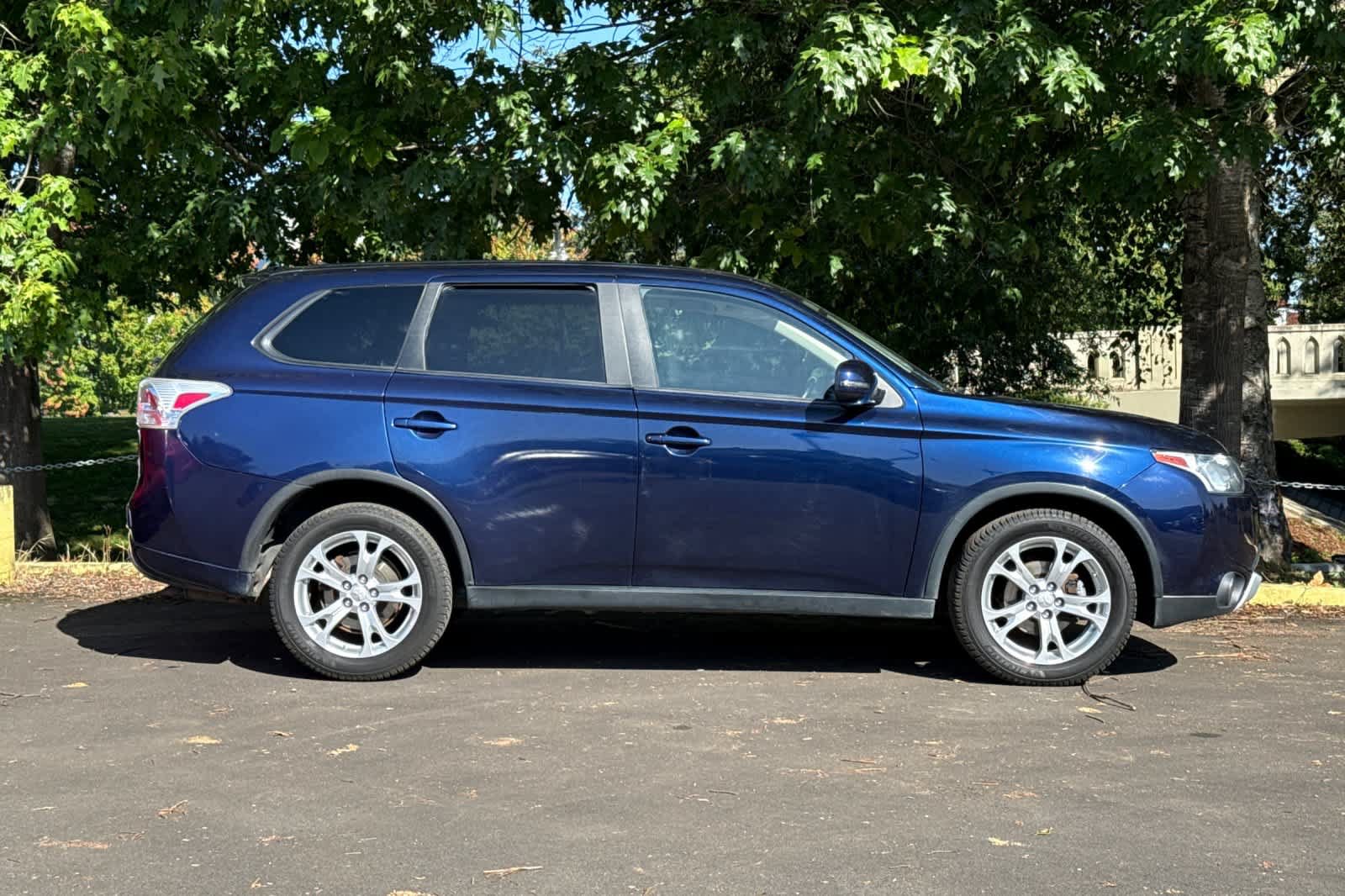 Used 2015 Mitsubishi Outlander SE AWD/4WD image 8