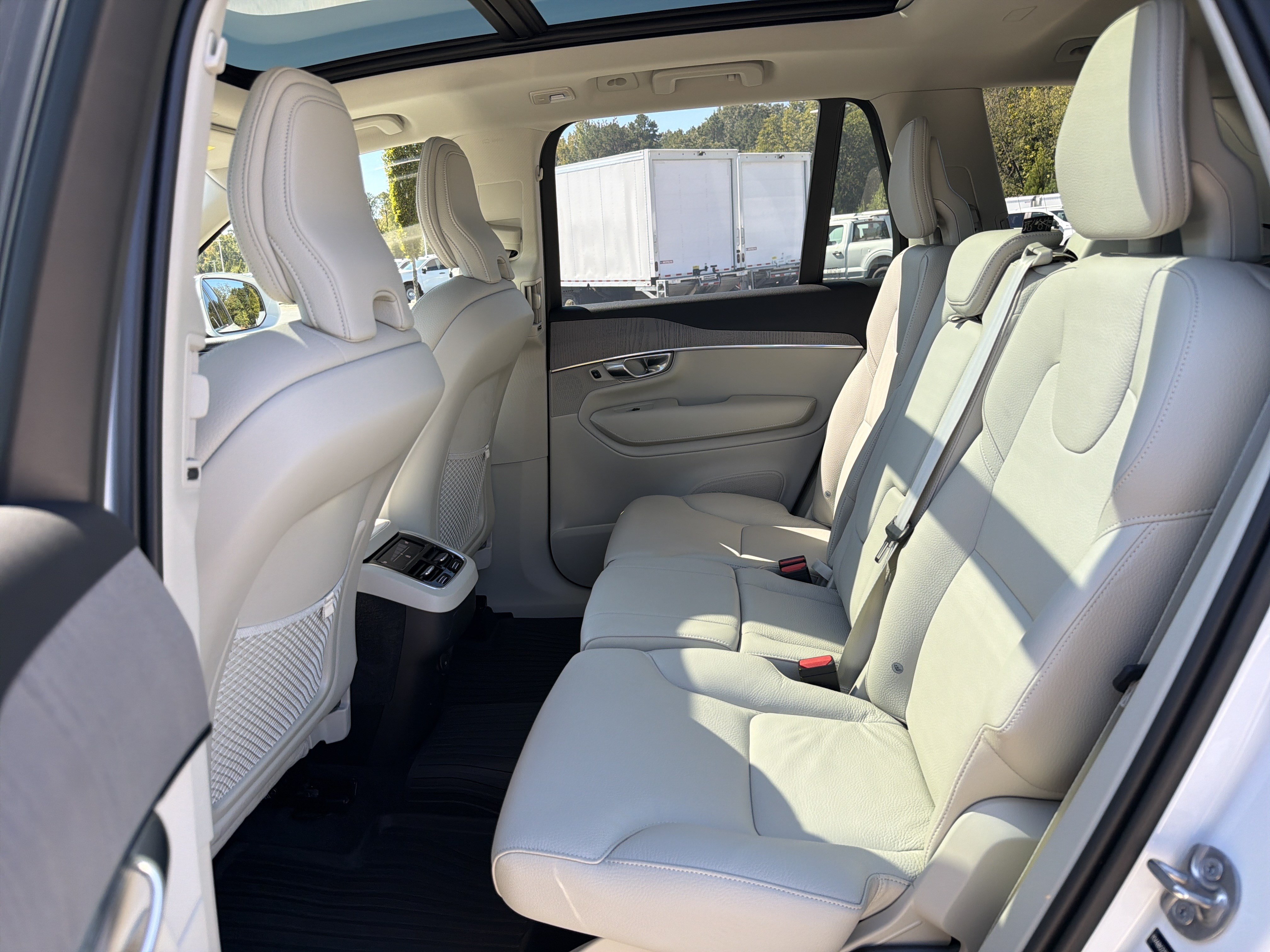 Used 2025 Volvo XC90 B6 Plus w/ Protection Package Premier AWD/4WD image 31