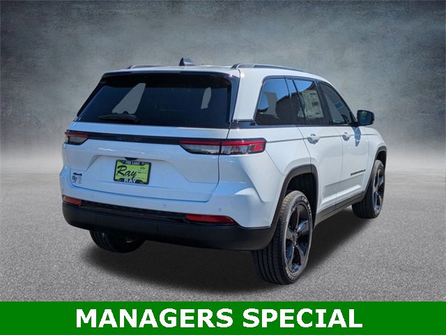 New 2025 Jeep Grand Cherokee Altitude image 4