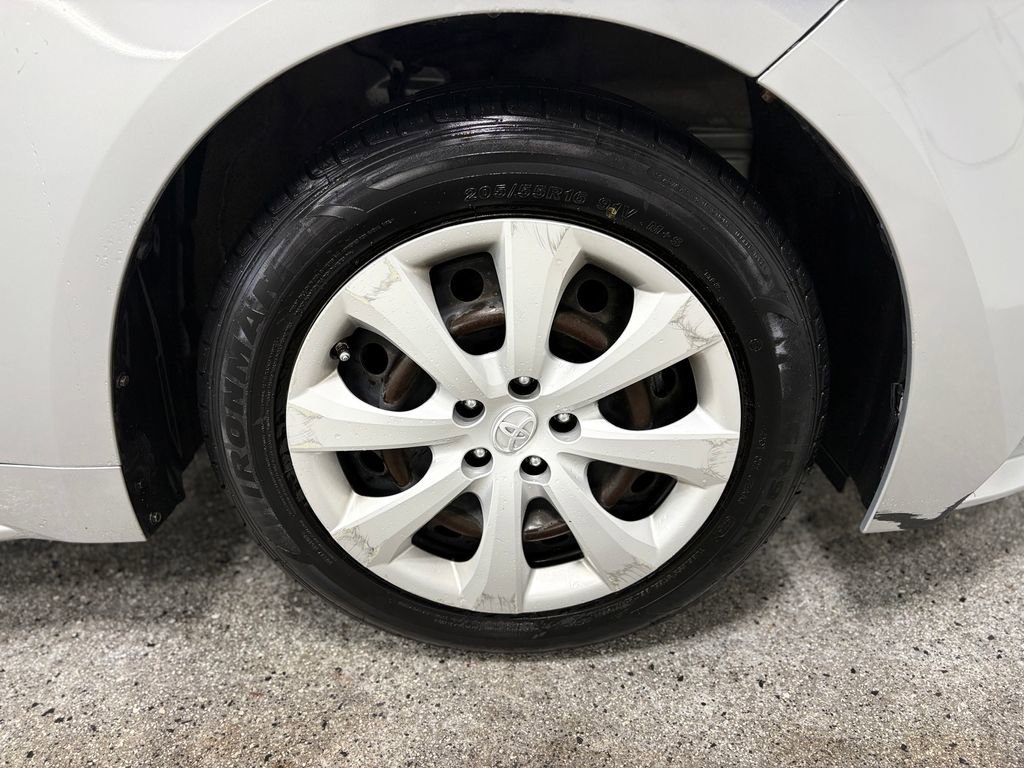 Used 2021 Toyota Corolla LE image 27
