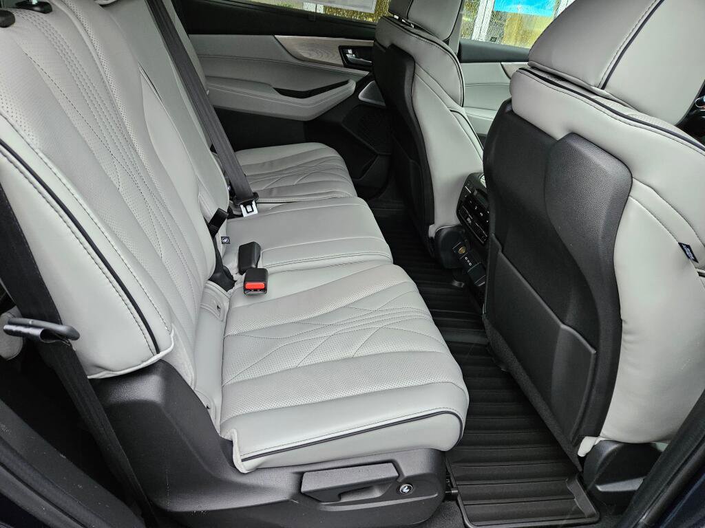 New 2026 Acura MDX SH-AWD w/Advance image 13
