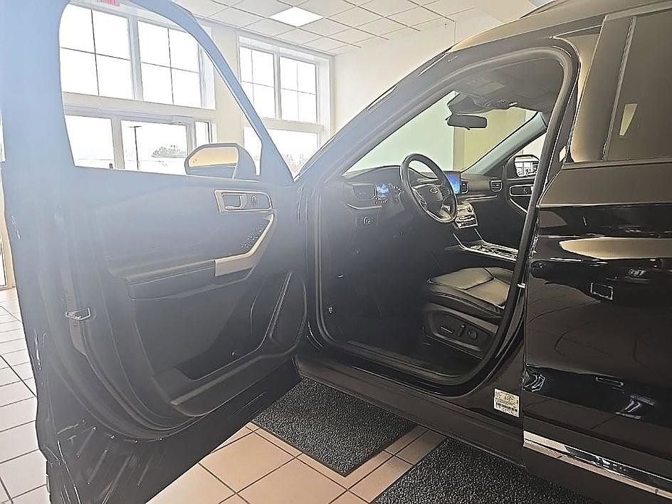 Used 2023 Ford Explorer XLT w/ Equipment Group 202A image 11