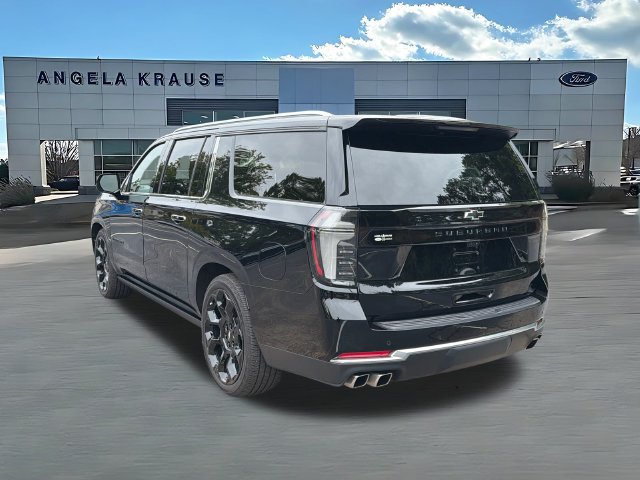 Used 2025 Chevrolet Suburban High Country AWD/4WD image 6