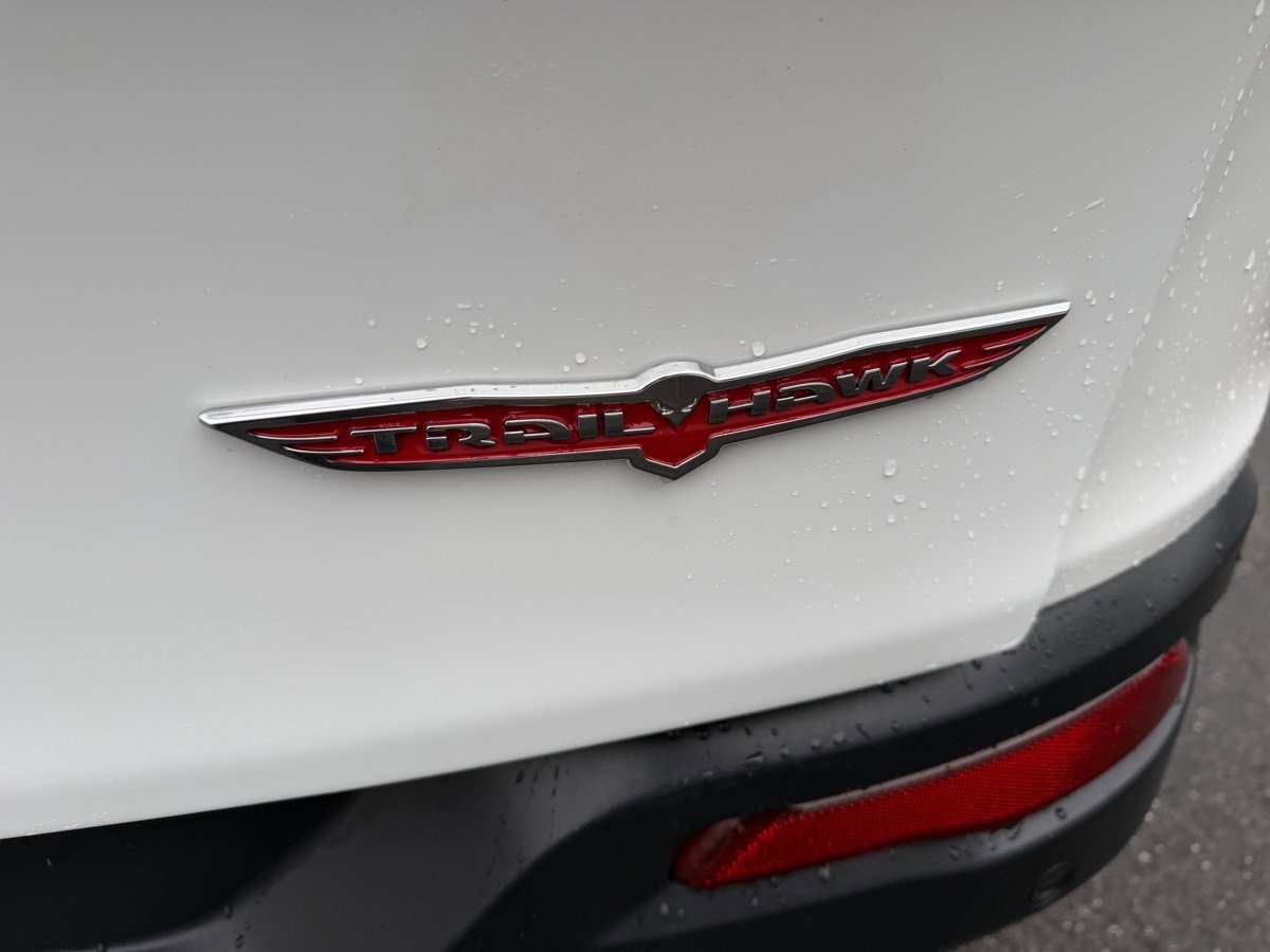 Used 2016 Jeep Cherokee Trailhawk w/ Comfort/Convenience Group image 15