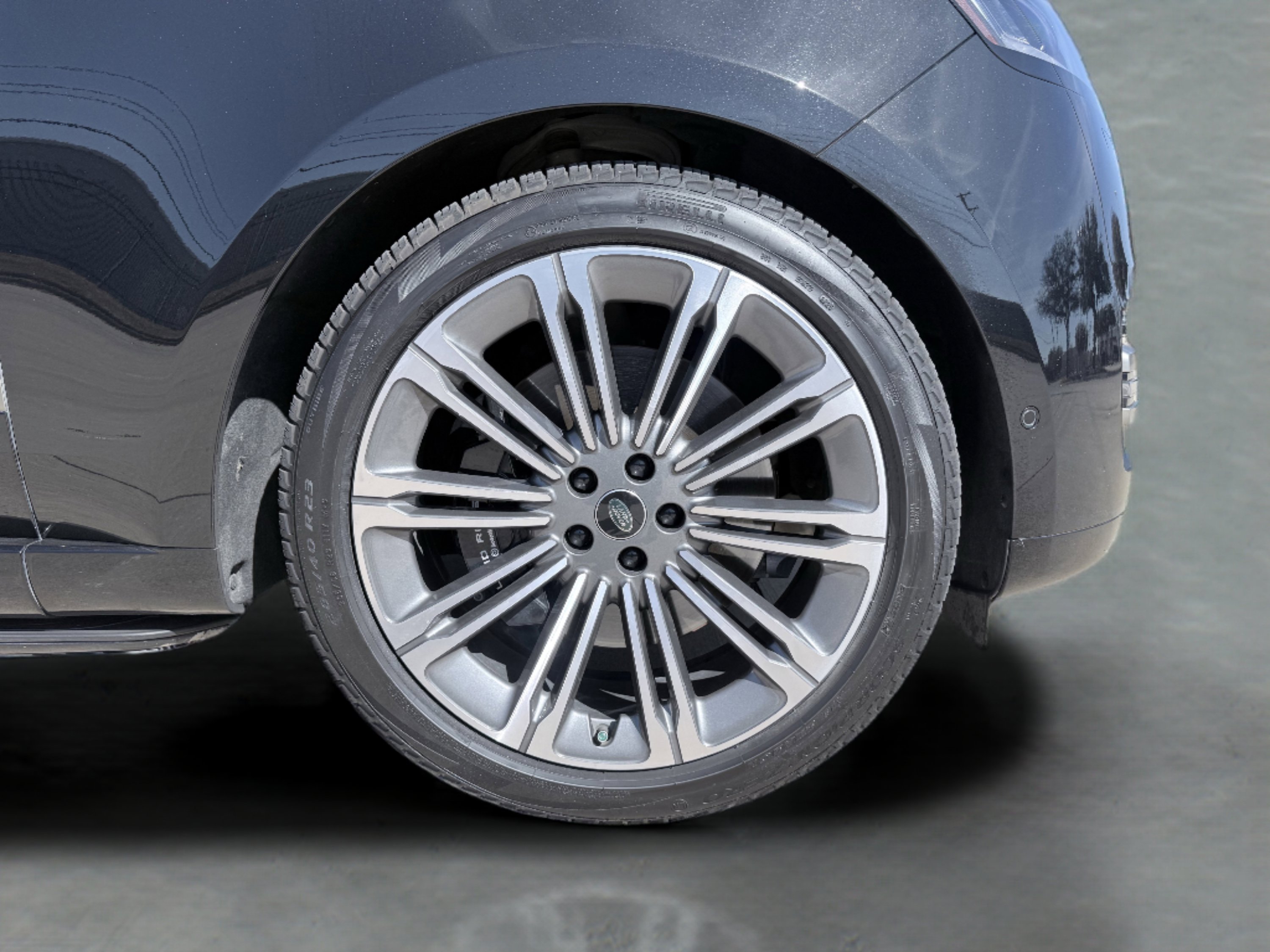 Used 2023 Land Rover Range Rover Long Wheelbase Autobiography image 12