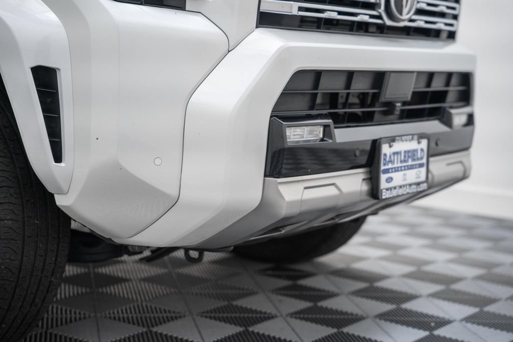 Used 2025 Toyota 4Runner Limited AWD/4WD image 15