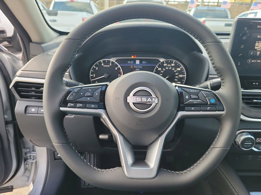 Used 2025 Nissan Altima 2.5 SV w/ SV Premium Package image 18