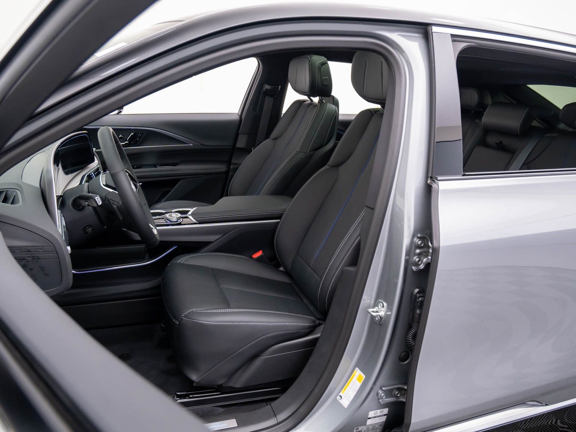 New 2025 Cadillac Lyriq Luxury image 14