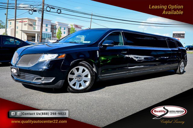 Used 2016 Lincoln MKT AWD image 1