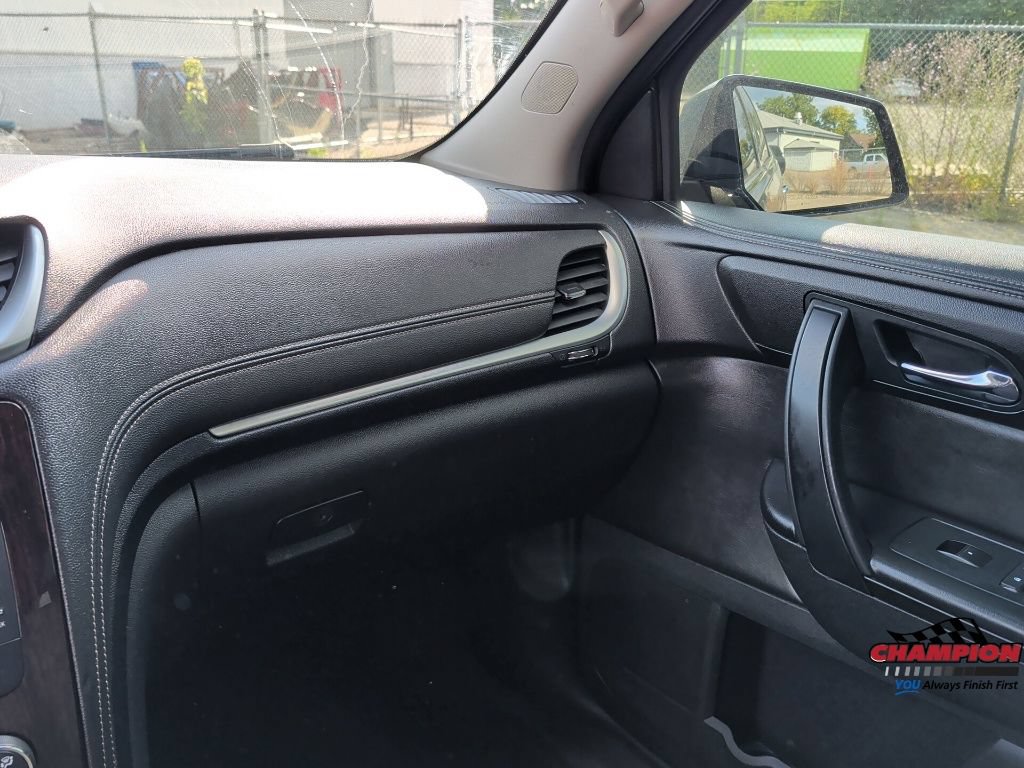 Used 2016 Chevrolet Traverse LT w/ Style and Technology Package FWD image 21