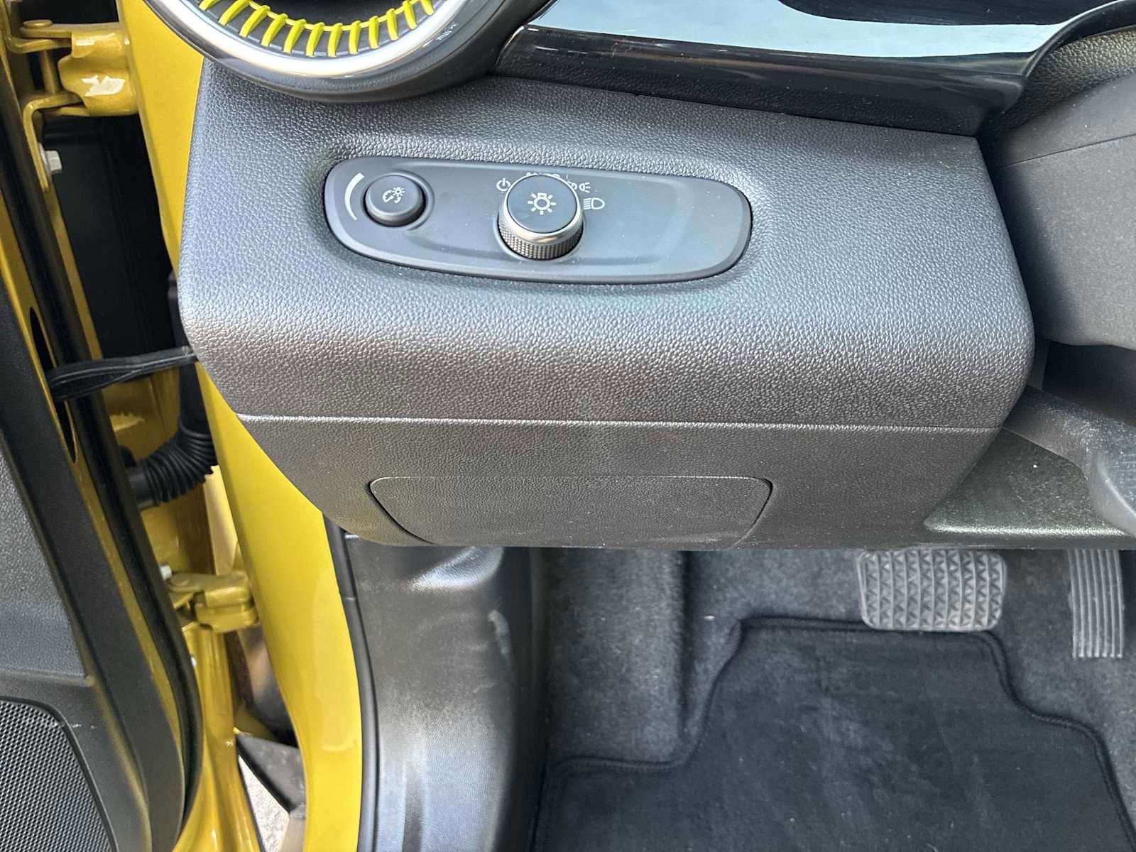 Used 2024 Chevrolet Trax ACTIV w/ Sunroof Package image 17