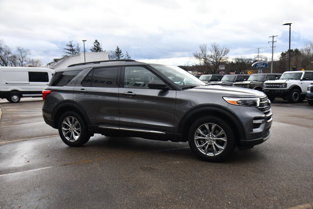 Used 2023 Ford Explorer XLT w/ Equipment Group 202A image 8