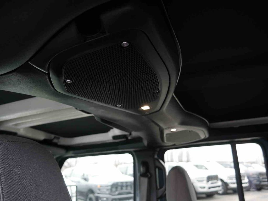 Used 2024 Jeep Wrangler Unlimited image 19