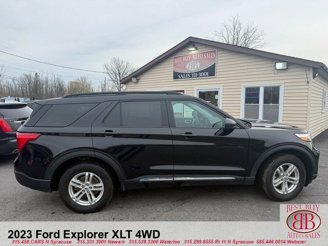 Used 2023 Ford Explorer XLT AWD/4WD image 2
