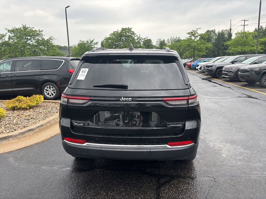 Used 2023 Jeep Grand Cherokee Limited AWD/4WD image 5