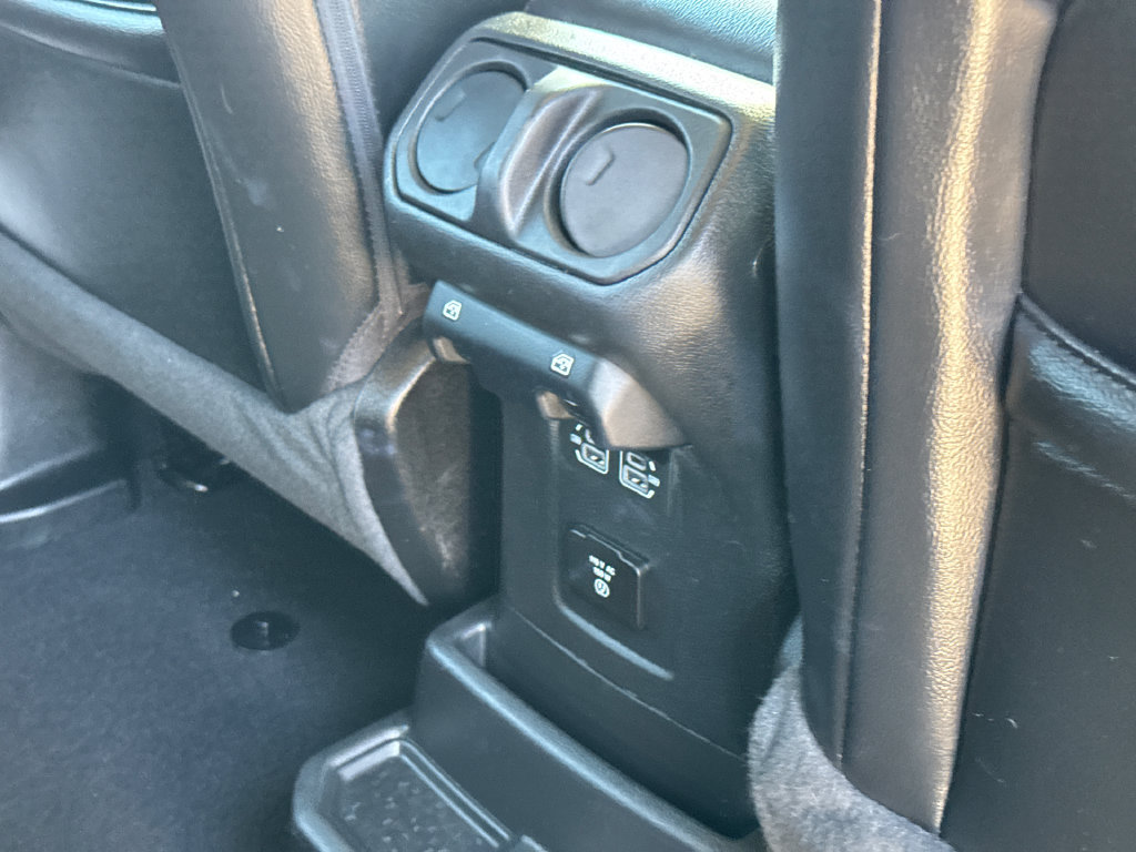 Used 2022 Jeep Wrangler Unlimited Sahara AWD/4WD image 18