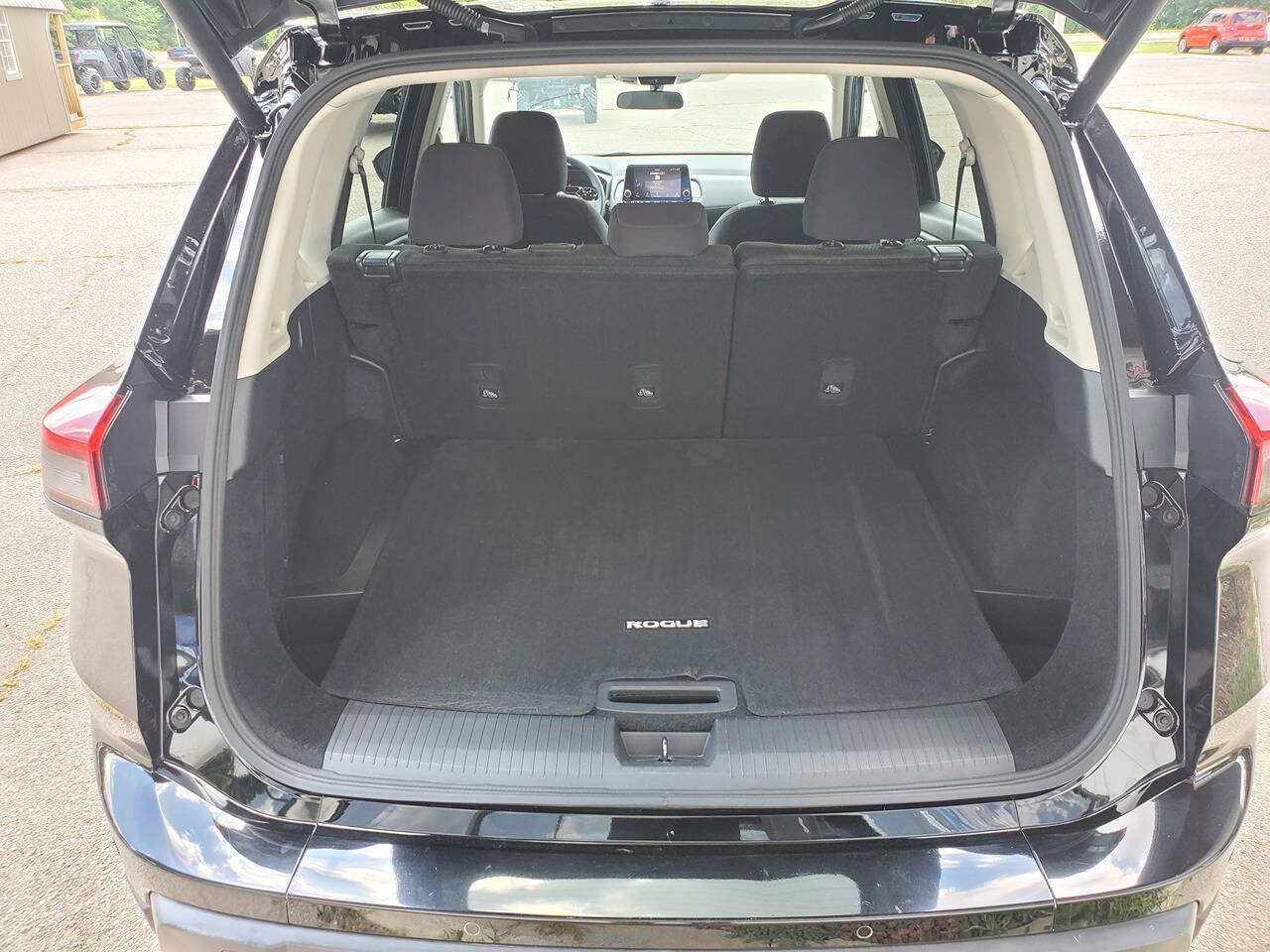 Used 2024 Nissan Rogue SV image 21