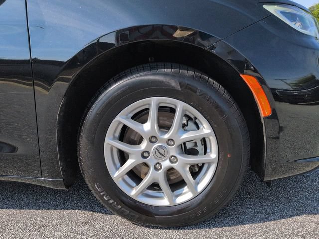 Certified 2024 Chrysler Pacifica Touring-L FWD image 10