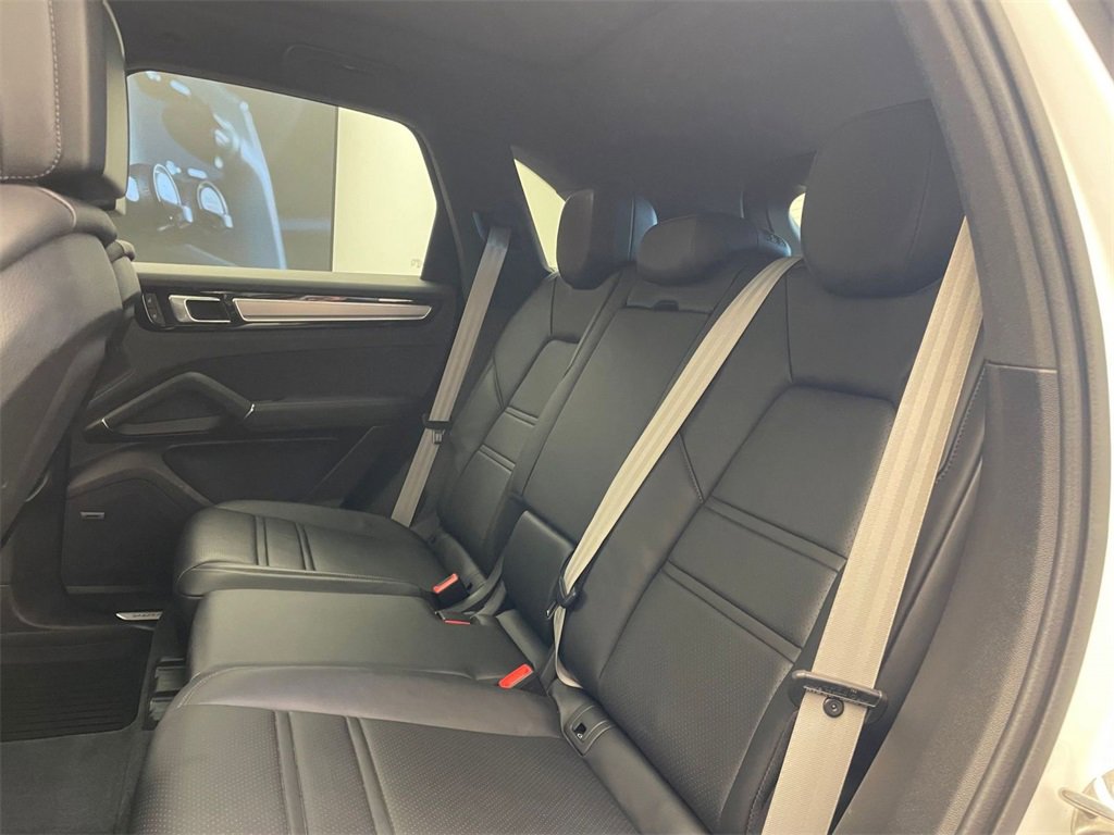 Used 2022 Porsche Cayenne Platinum Edition image 17