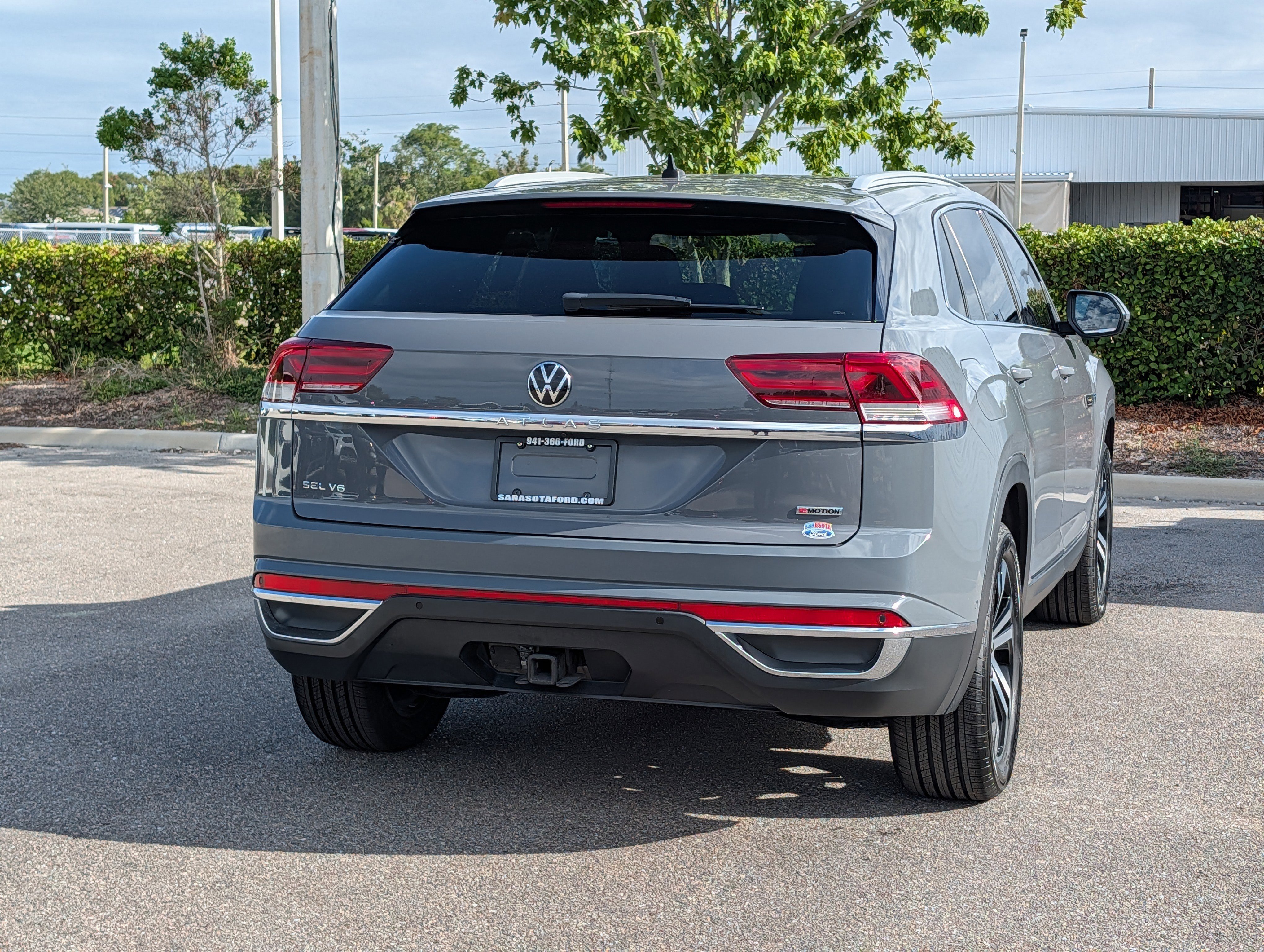 Used 2020 Volkswagen Atlas Cross Sport SEL Premium AWD/4WD image 4