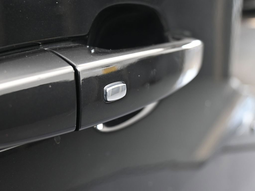 Used 2023 Chevrolet Traverse LS image 38