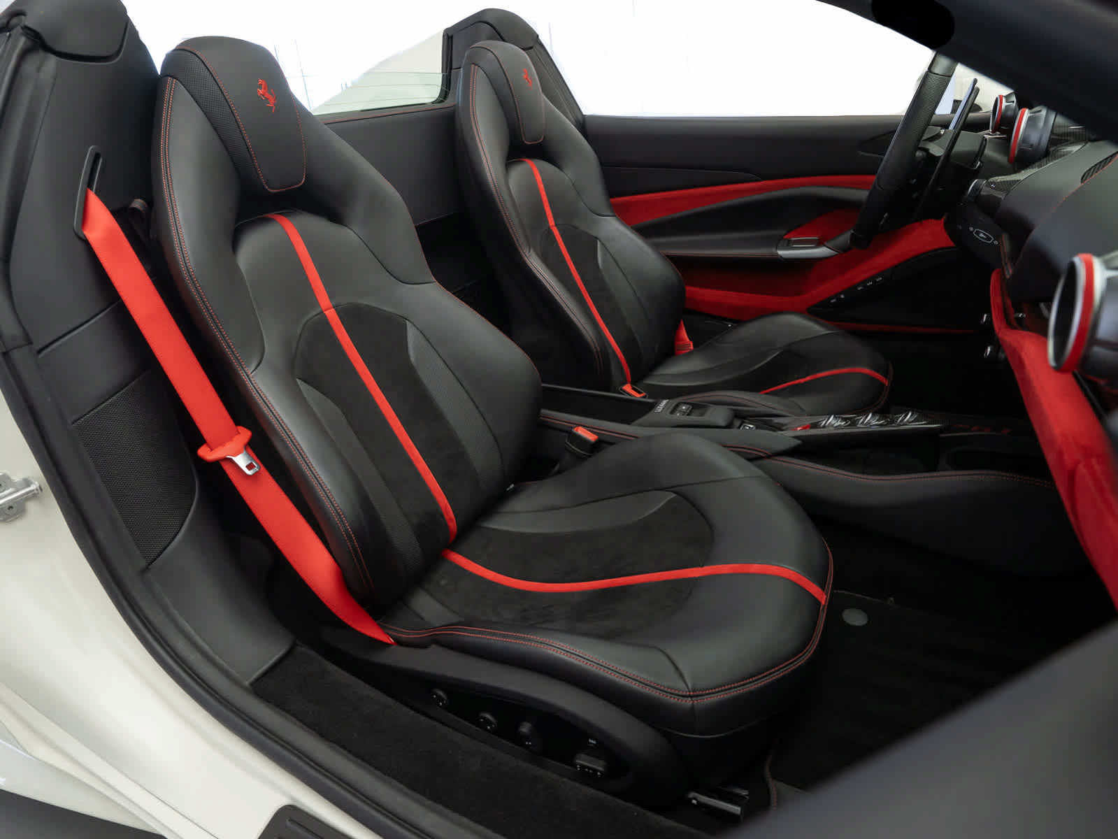 Certified 2022 Ferrari F8 Tributo RWD image 14