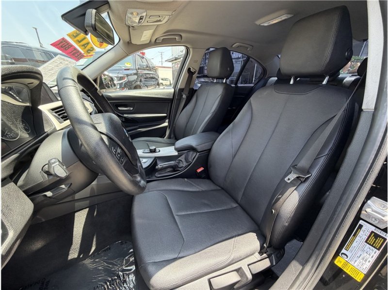 Used 2018 BMW 320i Sedan RWD image 19