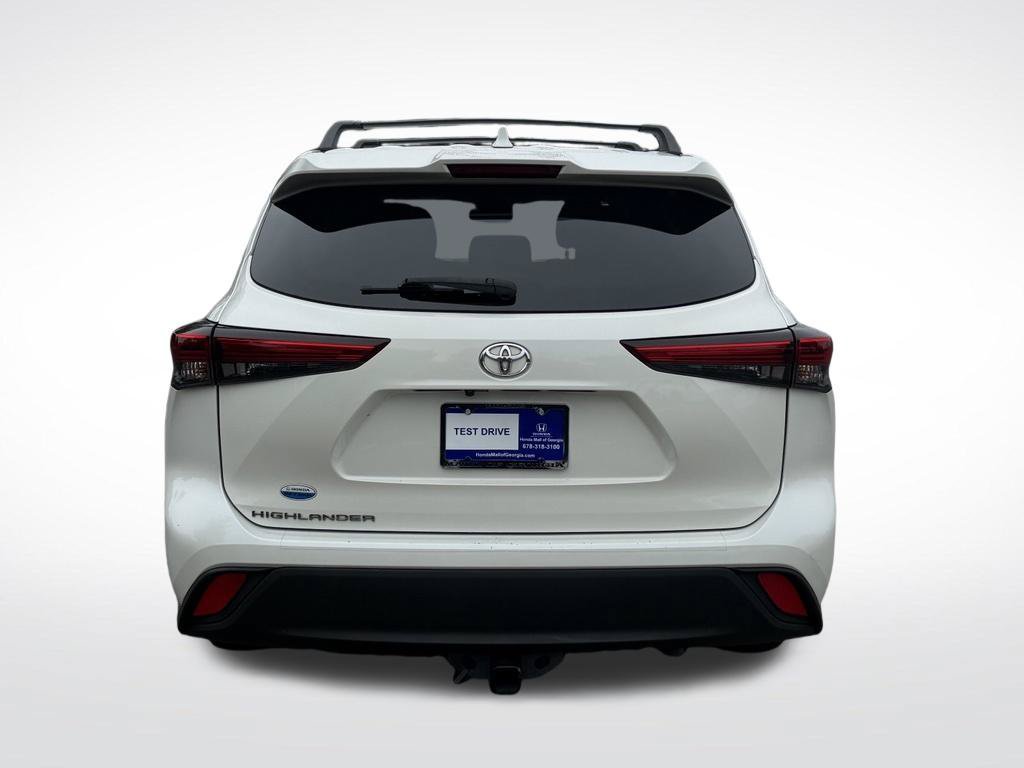Used 2021 Toyota Highlander L FWD image 5