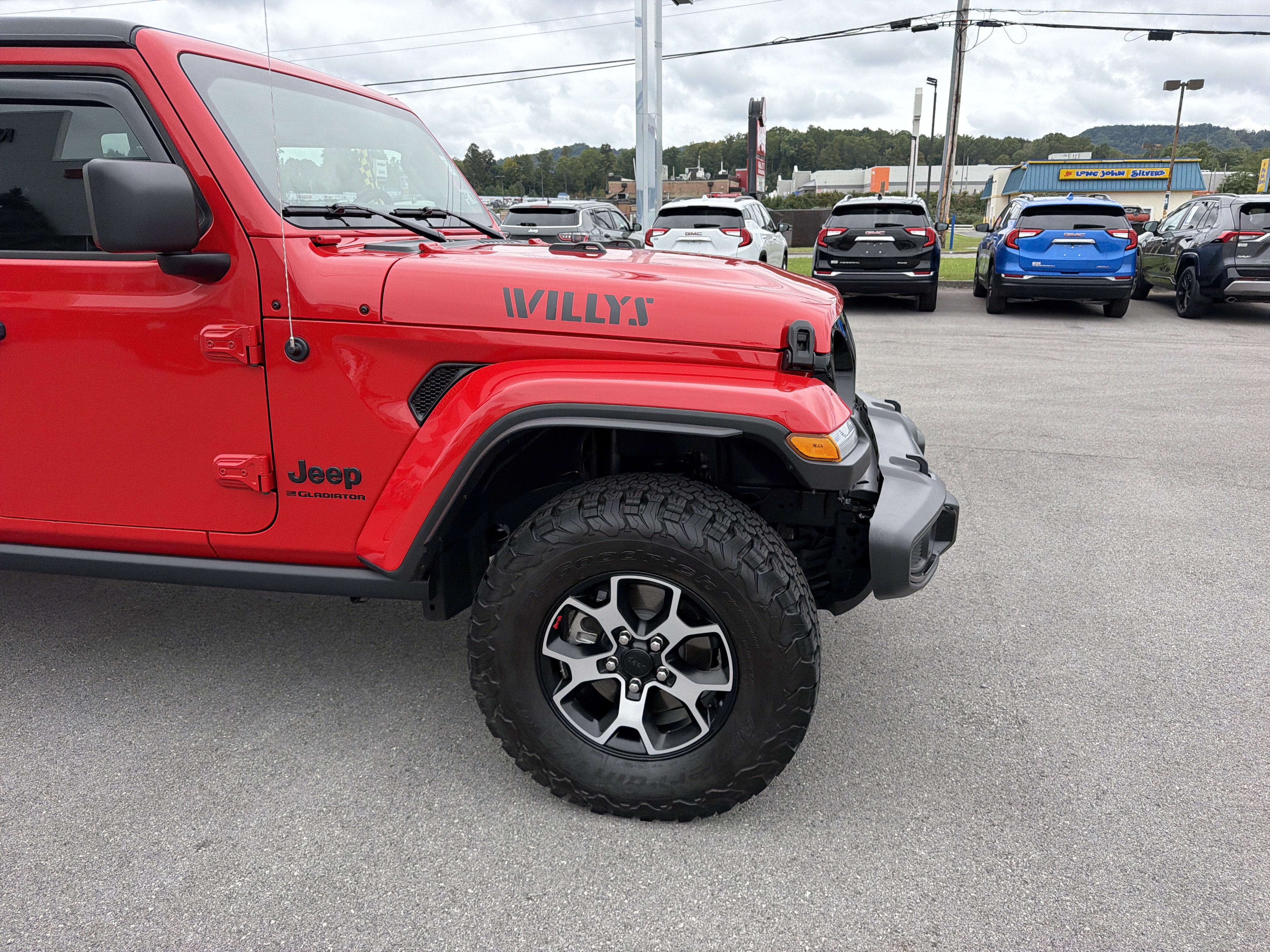 Used 2023 Jeep Gladiator Sport AWD/4WD image 4