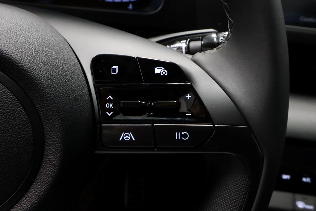 Certified 2025 Hyundai Elantra Sport image 28