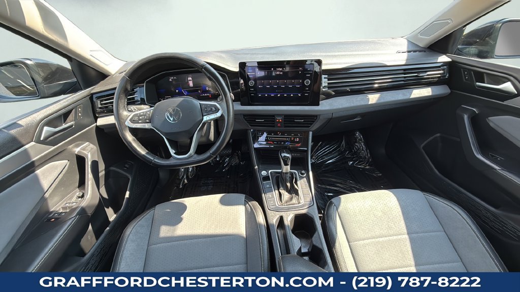 Used 2025 Volkswagen Jetta SE FWD image 14