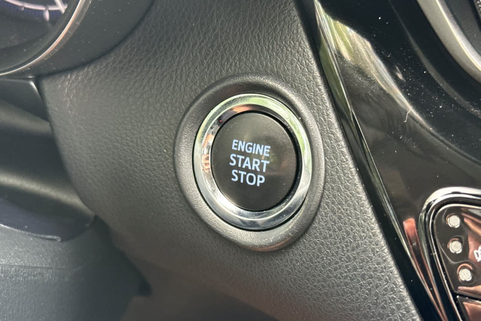 Used 2022 Toyota C-HR Limited FWD image 22