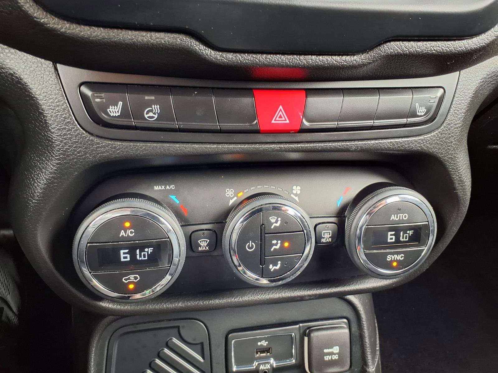 Used 2016 Jeep Renegade Limited FWD image 9