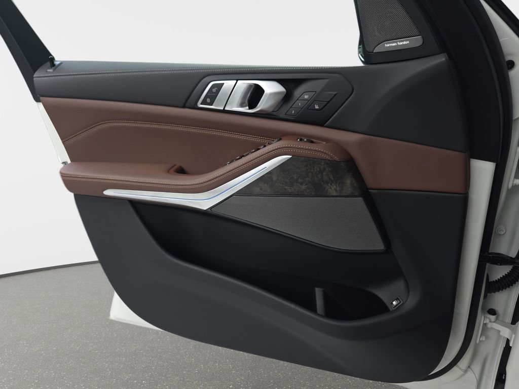 New 2026 BMW X5 xDrive50e w/ M Sport Package image 26