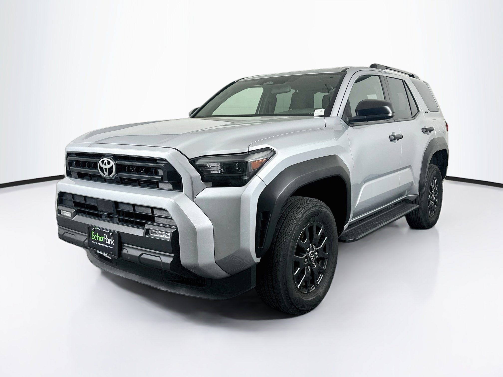 Used 2025 Toyota 4Runner SR5 AWD/4WD image 3