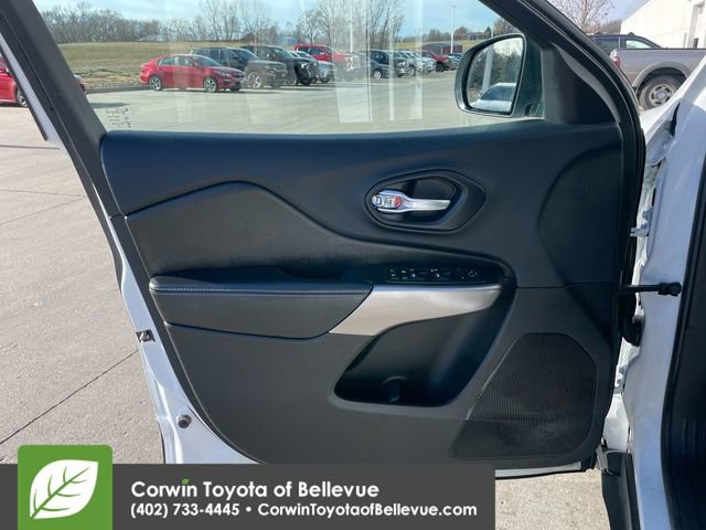 Used 2019 Jeep Cherokee Latitude w/ Popular Appearance Group image 24