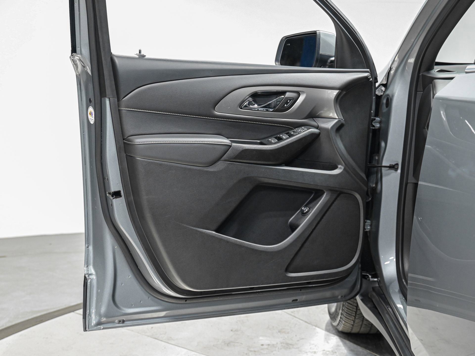 Used 2023 Chevrolet Traverse LT w/ LPO, Floor Liner Package image 12