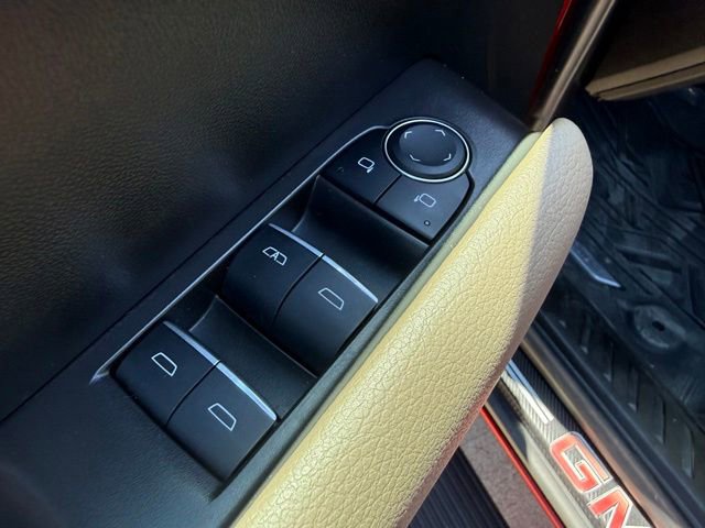 Used 2025 GMC Canyon Denali AWD/4WD image 11