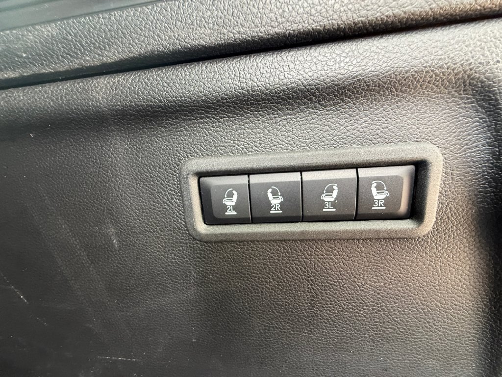 Used 2025 Jeep Wagoneer L Series II AWD/4WD image 48