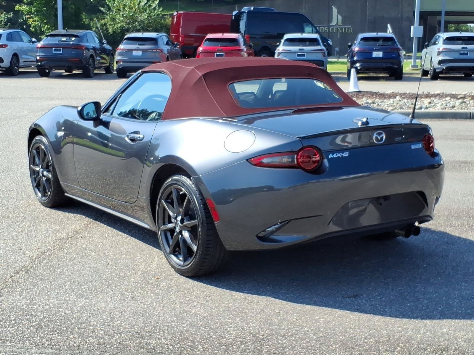 Used 2018 MAZDA MX-5 Miata Club RWD image 10