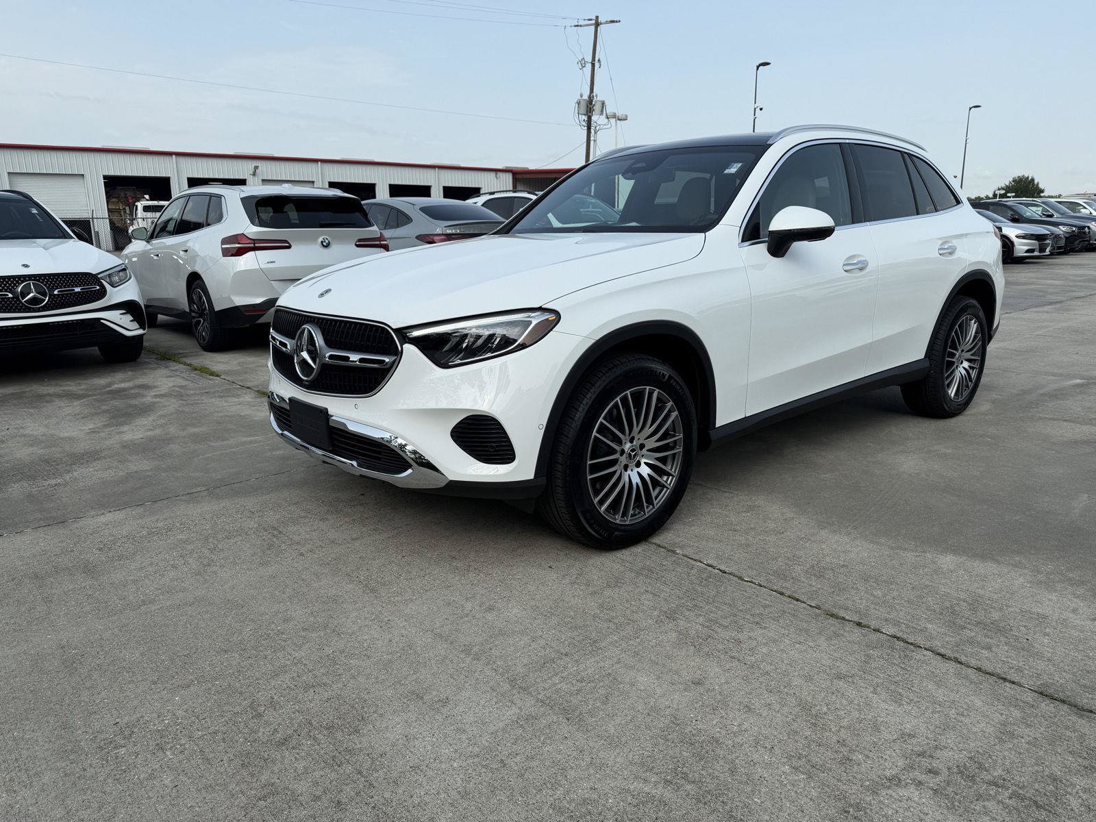 Used 2025 Mercedes-Benz GLC 300 4MATIC image 3